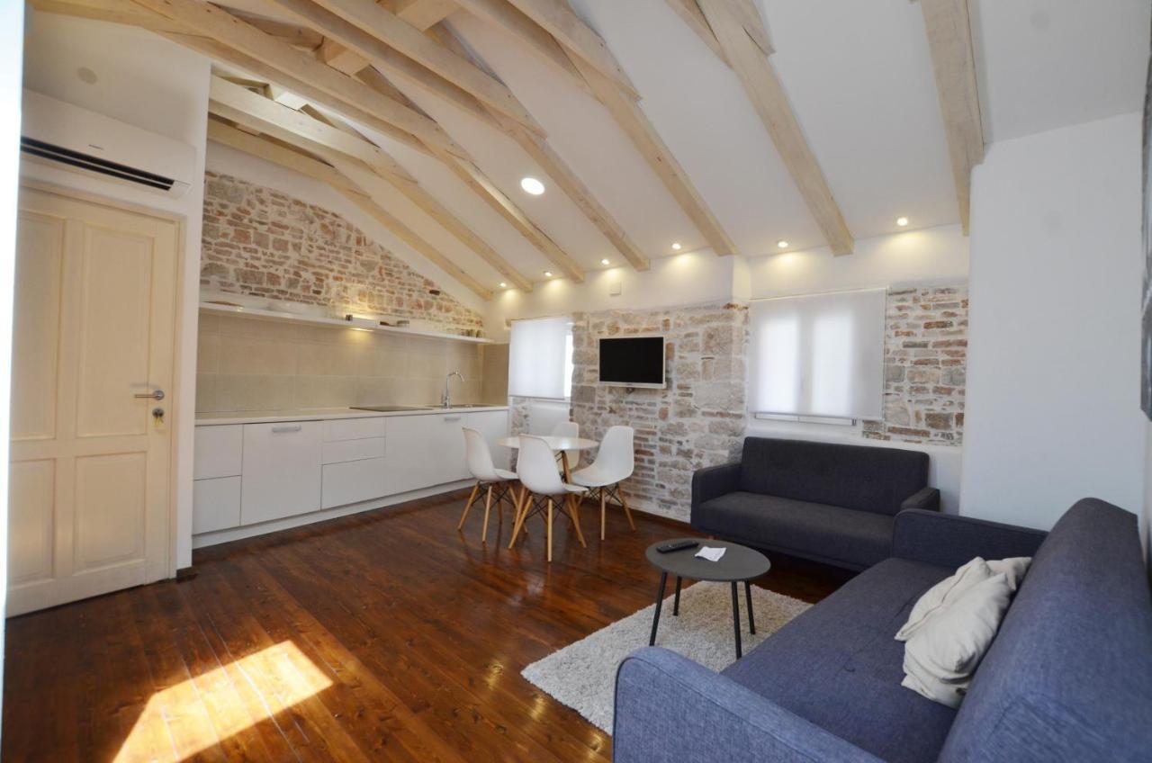 Grisia Apartments Ровинь Экстерьер фото
