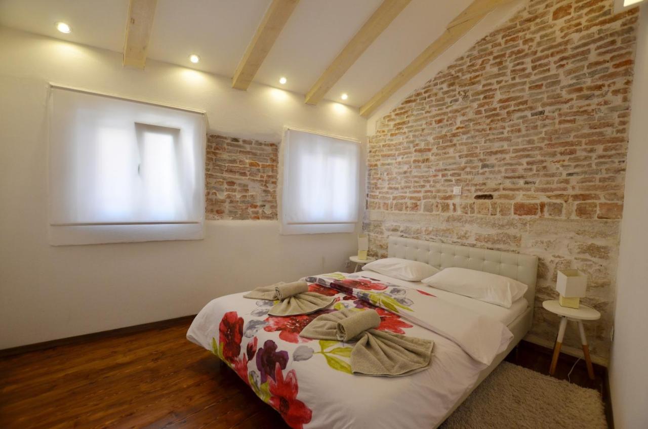 Grisia Apartments Ровинь Экстерьер фото